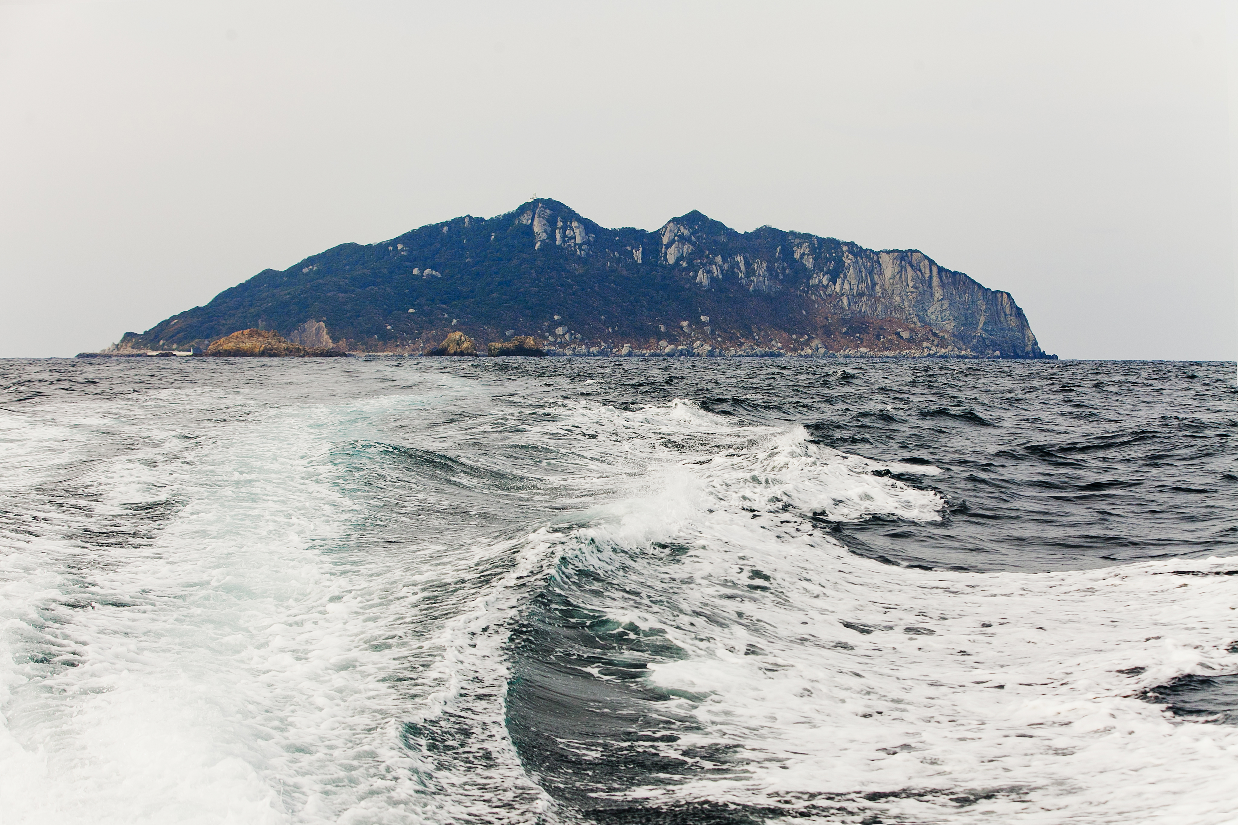 沖ノ島全景/