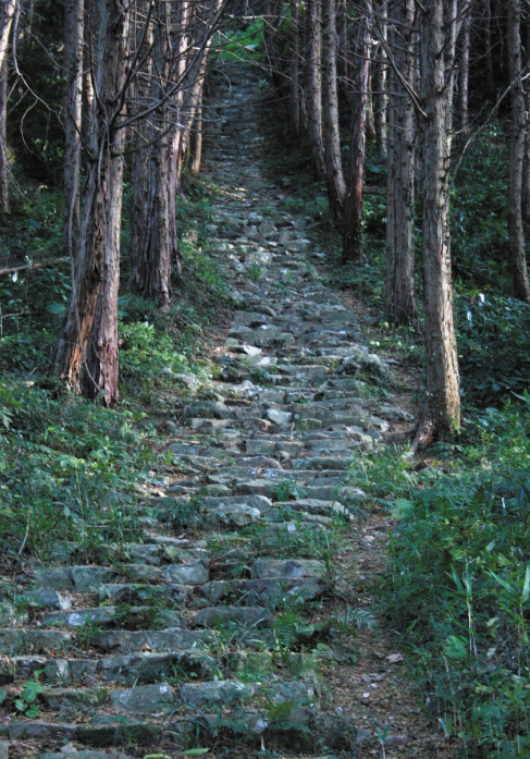 かつては英彦山や宝満山と並ぶ山伏の修験道場でした。/