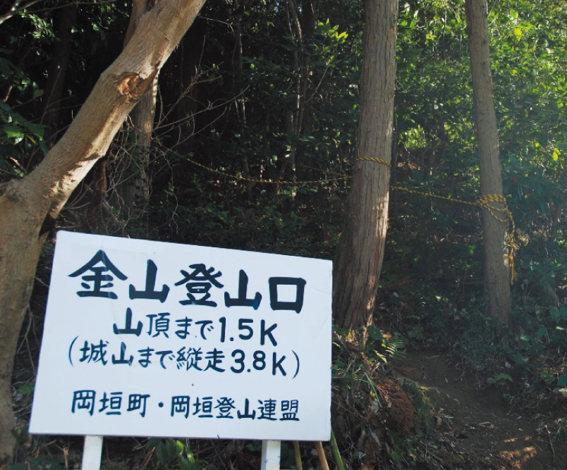地蔵峠にある登山口。/