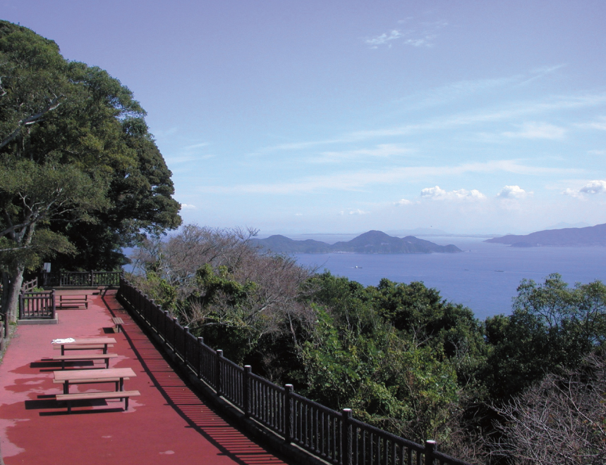 山頂にある御嶽山展望台。/