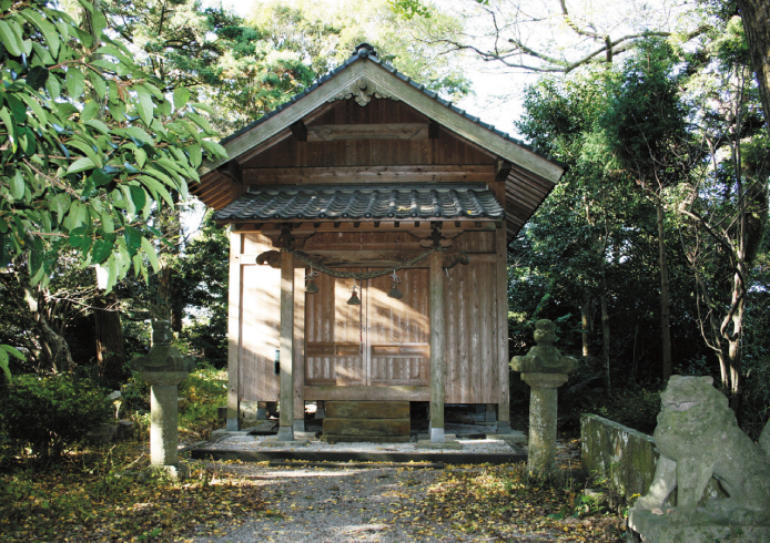 孔大寺山の麓の登山口から、８００段を超える石段を登ったところに鎮座する孔大寺神社。/