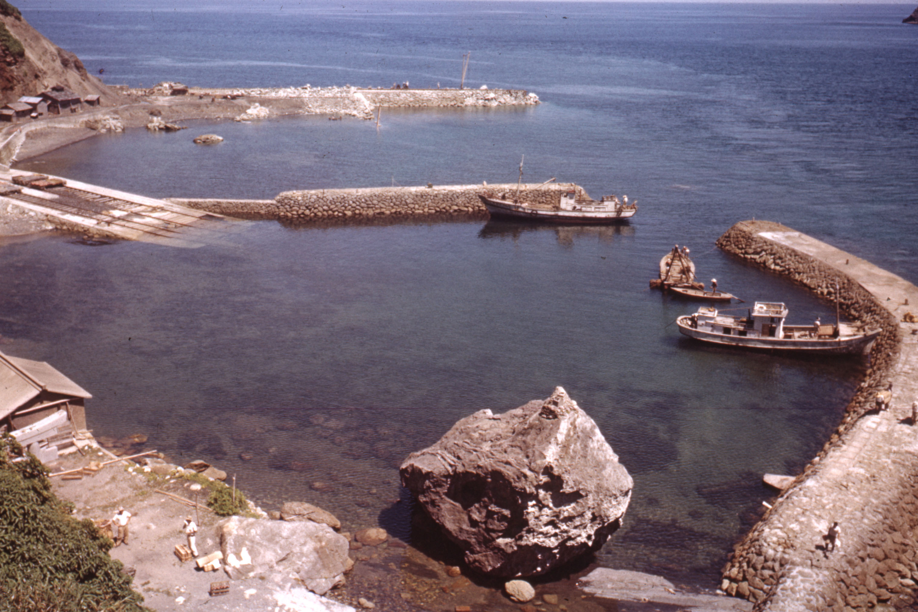 沖之島港湾/