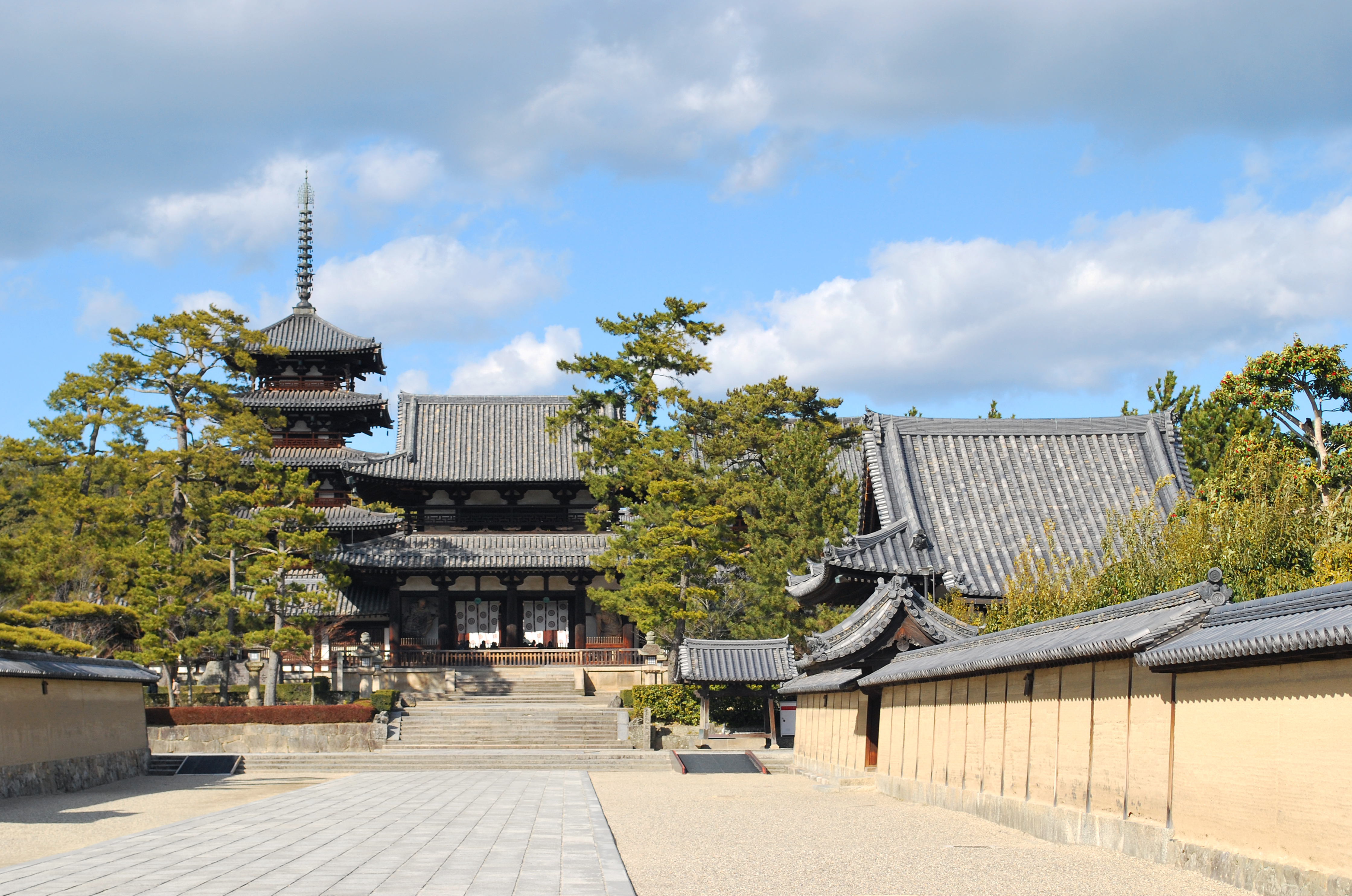 法隆寺地区的佛教建筑/