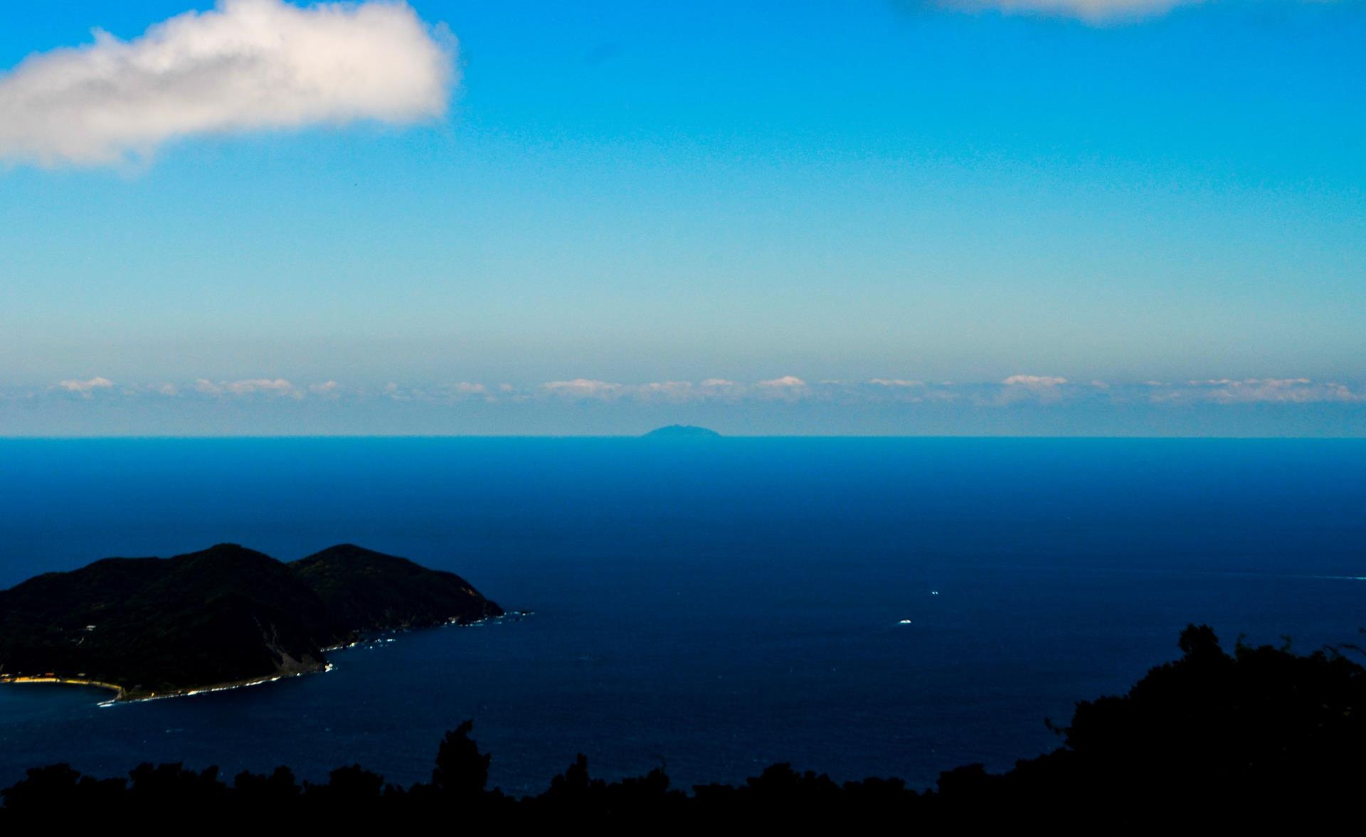 汤川山/